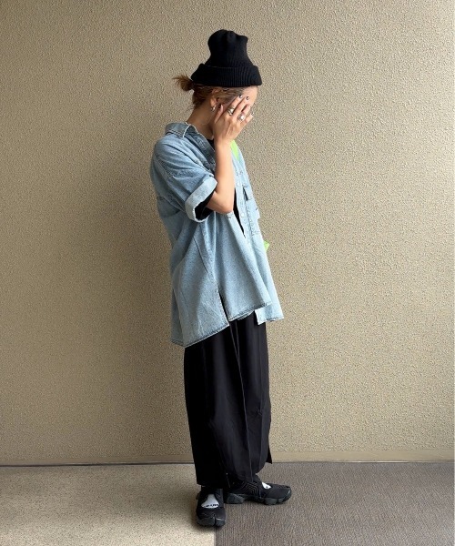 feepur by saya(フェピュールバイサヤ)の「ハーフスリーブデニムシャツ(シャツ/ブラウス・レディース・グレー/ブルー/アイボリー・MEDIUM)」の4枚目の写真