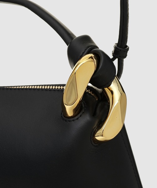 JW Anderson（ジェイダブリューアンダーソン）の「バッグ（ショルダーバッグ・レディース・ブラック・ONE SIZE）」の4枚目の写真