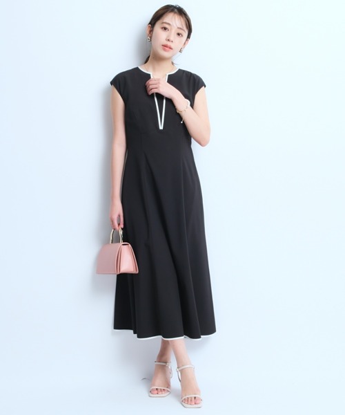 ジャスグリッティーの ディープVネックナローワンピース　ピンク JUSGLITTY ジャスグリッティー ディープVネックナローワンピース