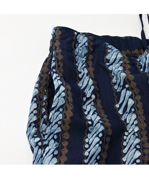 45R（フォーティファイブアール）の「バティックプリントのイージースラックス（インディゴ）（スラックス・レディース・インディゴブルー・MEDIUM/LARGE）」の3枚目の写真