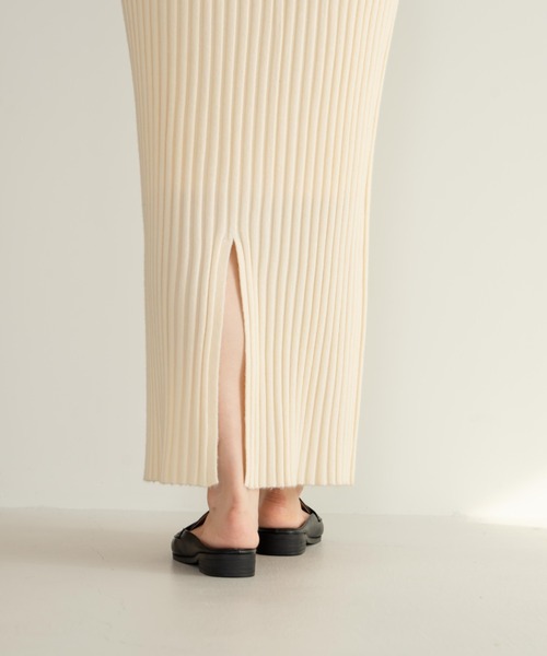 hinari（ヒナリ）の「Iラインシルエットニットスカート（スカート・レディース・チャコールグレー/ブラック/アイボリー・SMALL/X-SMALL/FREE）」の21枚目の写真