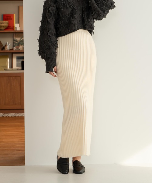 hinari（ヒナリ）の「Iラインシルエットニットスカート（スカート・レディース・チャコールグレー/ブラック/アイボリー・SMALL/X-SMALL/FREE）」の19枚目の写真