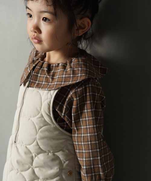 MAKE YOUR DAY（メイクユアデイ）の「ビッグフリルカラーブラウス■80～140cm（シャツ/ブラウス・キッズ・ベージュ/レッド/ブルー/オフホワイト・80/110/120/130/140/90/100）」の3枚目の写真