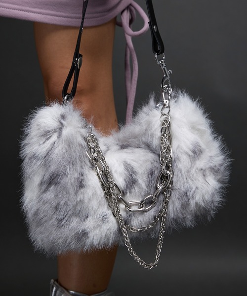 CELENA（セレナ）の「ダブルチェーン PUレザーハンドル ファーバッグ（ハンドバッグ・レディース・ブラウン/グレー/カーキ・F）」の2枚目の写真