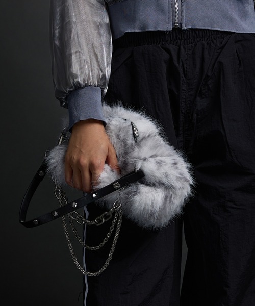 CELENA（セレナ）の「ダブルチェーン PUレザーハンドル ファーバッグ（ハンドバッグ・レディース・ブラウン/グレー/カーキ・F）」の10枚目の写真