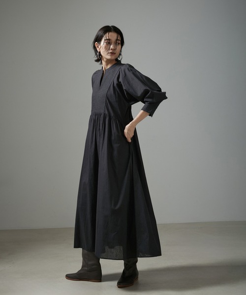 SALON adam et rope'（サロン アダム エ ロペ）の「【WEB限定】ヨーク刺繍ワンピース（ワンピース・レディース・ブラック/オフホワイト・FREE）」の2枚目の写真