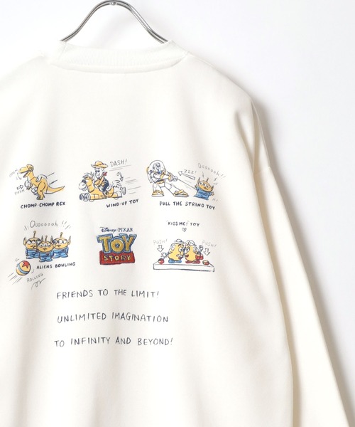 Disney（ディズニー）の「Disney/ディズニー ミッキーマウス トイ・ストーリー 裏起毛 プリント サガラ刺繍 オーバーサイズ スウェット トレーナー レディース メンズ（スウェット・レディース・スミクロ/グレイッシュブルー/オートミール/アイボリー/ホワイト系その他/ブラック系その他3/グレー系その他3/ブラック系その他2/ブラック/アッシュグレー/グレー系その他2/グレー系その他/ブラック系その他/ホワイト/ホワイト系その他2/ブラック系その他4/グレー系その他4・L/LL/M）」の4枚目の写真