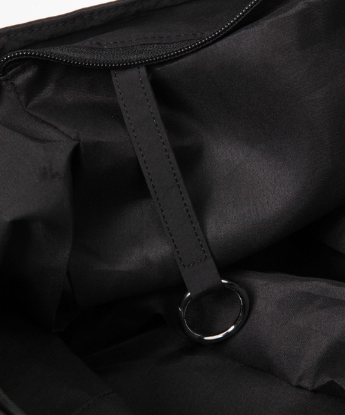 LAKOLE(ラコレ)の「ハーフムーンギャザーショルダーバッグ / 145305(ショルダーバッグ・メンズ・オフホワイト/グレー/ブラック・FREE)」の6枚目の写真