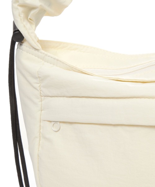 LAKOLE(ラコレ)の「ハーフムーンギャザーショルダーバッグ / 145305(ショルダーバッグ・メンズ・オフホワイト/グレー/ブラック・FREE)」の8枚目の写真