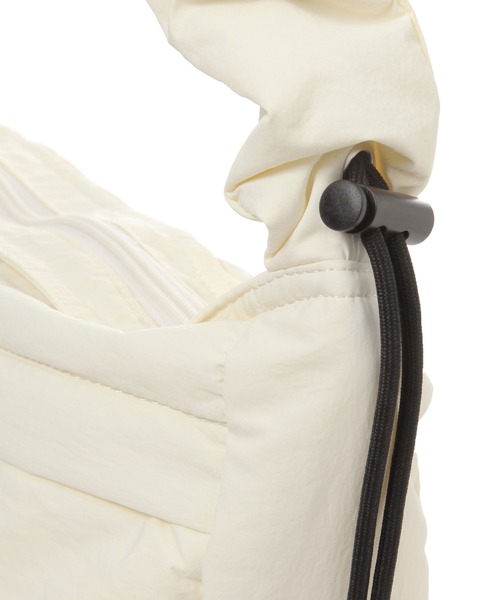 LAKOLE(ラコレ)の「ハーフムーンギャザーショルダーバッグ / 145305(ショルダーバッグ・メンズ・オフホワイト/グレー/ブラック・FREE)」の9枚目の写真