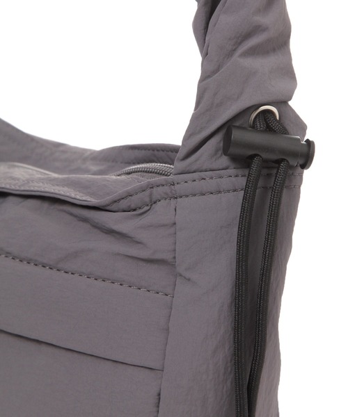 LAKOLE(ラコレ)の「ハーフムーンギャザーショルダーバッグ / 145305(ショルダーバッグ・メンズ・オフホワイト/グレー/ブラック・FREE)」の12枚目の写真