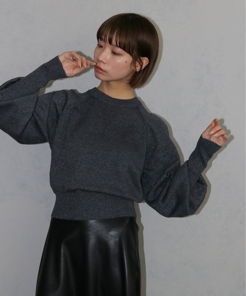 cheriella(シェリエラ)の「【cheriella】スウェットライク ラメニットプルオーバー SWEAT-LIKE LAME KNIT PULLOVER(ニット/セーター・レディース・グレー/チャコールグレー/レッド・M)」の4枚目の写真