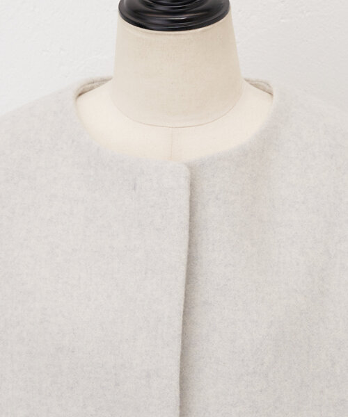 極美品✨ビアズリー 圧縮ウールショートコート アイボリー PICK UP】後ろぷっくりウールショートコート - BEARDSLEY