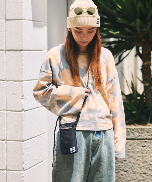 POLeR（ポーラー）の「POLeR × FREAK'S STORE/ポーラー × フリークスストア 別注 NYLON PHONE BAG ナイロン フォーンバッグ（ショルダーバッグ・メンズ・グレー/ブラック・ONE SIZE）」の6枚目の写真