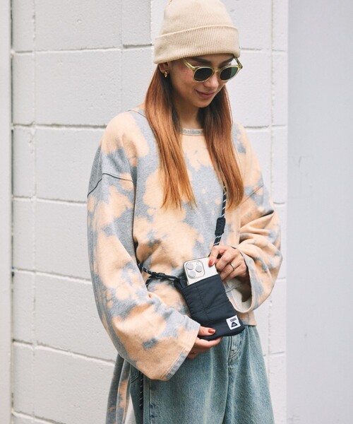 POLeR（ポーラー）の「POLeR × FREAK'S STORE/ポーラー × フリークスストア 別注 NYLON PHONE BAG ナイロン フォーンバッグ（ショルダーバッグ・メンズ・グレー/ブラック・ONE SIZE）」の7枚目の写真