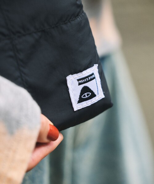 POLeR（ポーラー）の「POLeR × FREAK'S STORE/ポーラー × フリークスストア 別注 NYLON PHONE BAG ナイロン フォーンバッグ（ショルダーバッグ・メンズ・グレー/ブラック・ONE SIZE）」の16枚目の写真