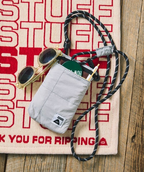 POLeR（ポーラー）の「POLeR × FREAK'S STORE/ポーラー × フリークスストア 別注 NYLON PHONE BAG ナイロン フォーンバッグ（ショルダーバッグ・メンズ・グレー/ブラック・ONE SIZE）」の22枚目の写真