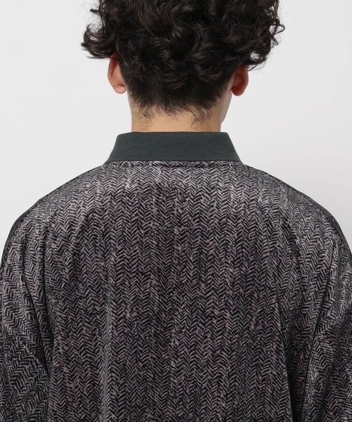 niko and...(ニコアンド)の「プリントベロアポロシャツ(ポロシャツ・メンズ・グレー/ブラウン・LARGE/MEDIUM)」の5枚目の写真