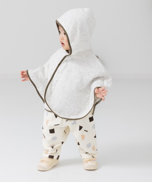 chil2（チルツー）の「ニットキルトポンチョ（ポンチョ・キッズ・ブラック/グレー/オートミール/ネイビー・80ｃｍ/90cm/100cm）」の8枚目の写真