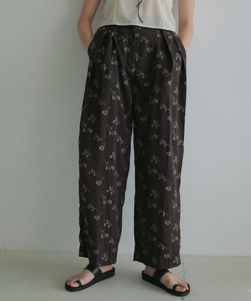 贅沢品 Flower Pants（その他パンツ）｜anuke（アンヌーク）の Jacquard パンツ