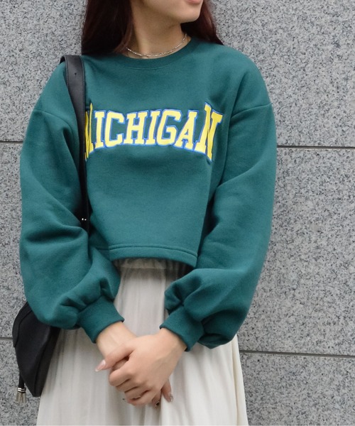 &soiree(アンドソワレ)の「【&soiree】カレッジロゴショート丈裏起毛トレーナー(スウェット・レディース・グリーン/オートミール/オフホワイト・FREE)」の15枚目の写真