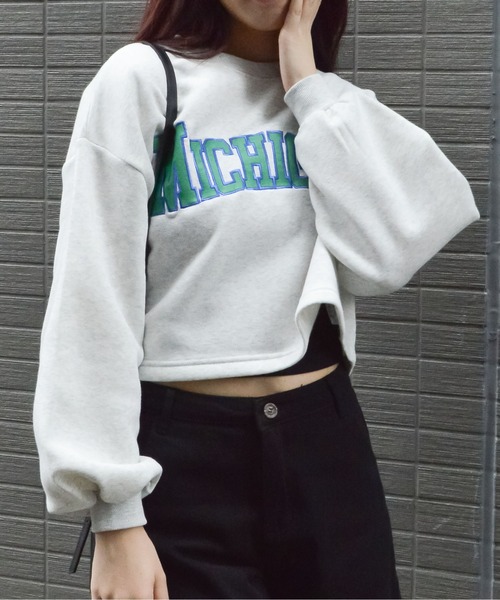 &soiree(アンドソワレ)の「【&soiree】カレッジロゴショート丈裏起毛トレーナー(スウェット・レディース・グリーン/オートミール/オフホワイト・FREE)」の21枚目の写真