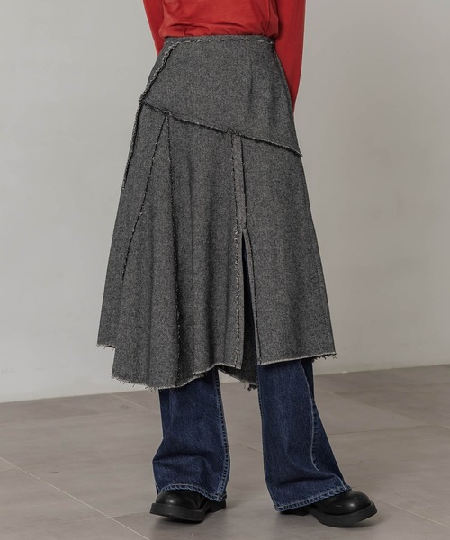 PUBLIC TOKYO(パブリックトウキョウ)の「カットオフミディフレアスカート(スカート・レディース・ダークグレー/グレー・FREE)」の2枚目の写真