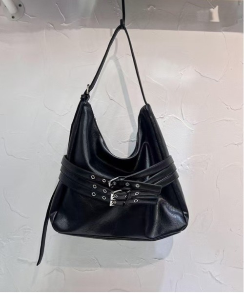 FINEnough（ファインナフ）の「ハトメ3連ベルトショルダーバッグ（ショルダーバッグ・レディース・キャメル/ブラウン/ブラック・FREE）」の2枚目の写真