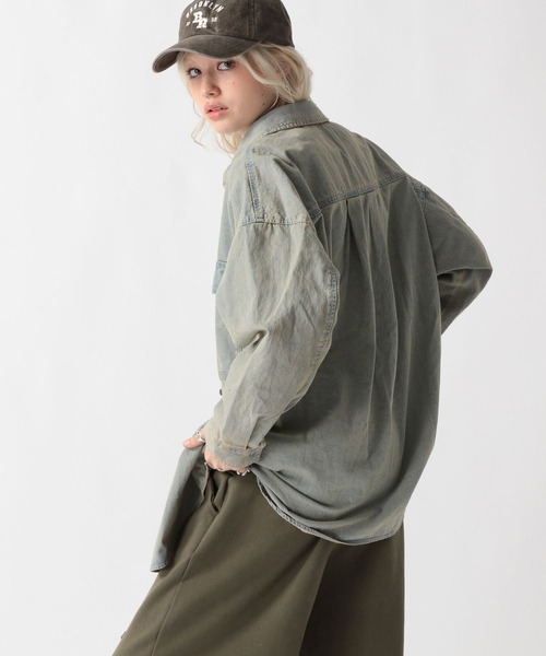 FOREVER 21（フォーエバー トゥエンティーワン）の「【2025SS】ビッグオーバーダイデニムシャツ（シャツ/ブラウス・レディース・ブルー/グレー・FREE）」の15枚目の写真