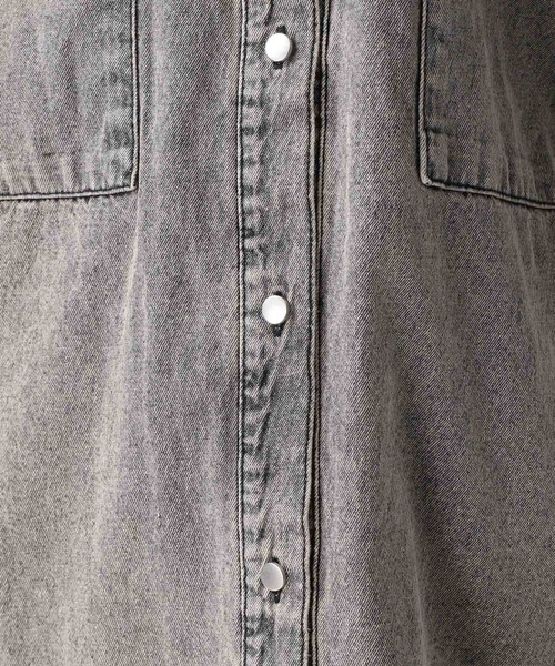 FOREVER 21（フォーエバー トゥエンティーワン）の「【2025SS】ビッグオーバーダイデニムシャツ（シャツ/ブラウス・レディース・ブルー/グレー・FREE）」の9枚目の写真