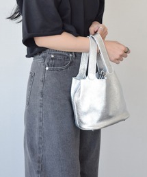 andrea cardone（アンドレアカルドネ）の「【ANDREA CARDONE】メタリックレザーバケットバッグ(Q56513)（ハンドバッグ）」