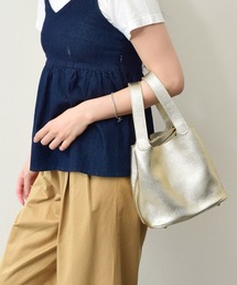 andrea cardone（アンドレアカルドネ）の「【ANDREA CARDONE】メタリックレザーバケットバッグ(Q56513)（ハンドバッグ）」