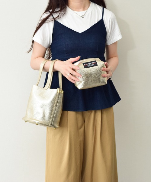 andrea cardone(アンドレアカルドネ)の「【ANDREA CARDONE】メタリックレザーバケットバッグ(Q56513)(ハンドバッグ・レディース・シルバー/ゴールド・ALL)」の4枚目の写真