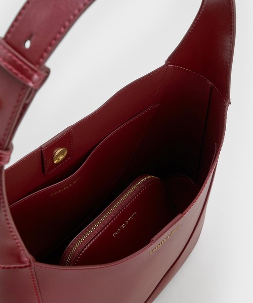 CHARLES & KEITH(チャールズ & キース)の「Sigrid シグリッド ホーボーバッグ(ショルダーバッグ・レディース・クリーム/ダークパープル/スミクロ・L)」の8枚目の写真