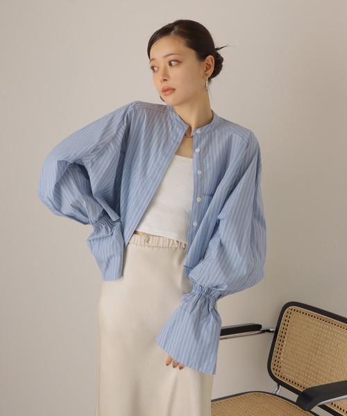 LAULEN（ローレン）の「volume sleeve cropped shirt /ボリュームスリーブ クロップド シャツ（シャツ/ブラウス・レディース・ホワイト/ブルー・FREE）」の3枚目の写真