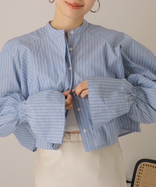 LAULEN（ローレン）の「volume sleeve cropped shirt /ボリュームスリーブ クロップド シャツ（シャツ/ブラウス・レディース・ホワイト/ブルー・FREE）」の5枚目の写真