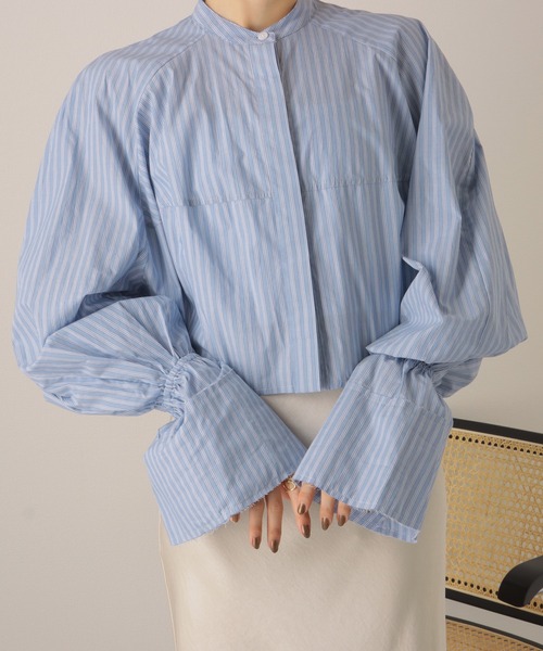 LAULEN（ローレン）の「volume sleeve cropped shirt /ボリュームスリーブ クロップド シャツ（シャツ/ブラウス・レディース・ホワイト/ブルー・FREE）」の6枚目の写真