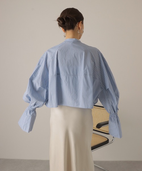 LAULEN（ローレン）の「volume sleeve cropped shirt /ボリュームスリーブ クロップド シャツ（シャツ/ブラウス・レディース・ホワイト/ブルー・FREE）」の8枚目の写真