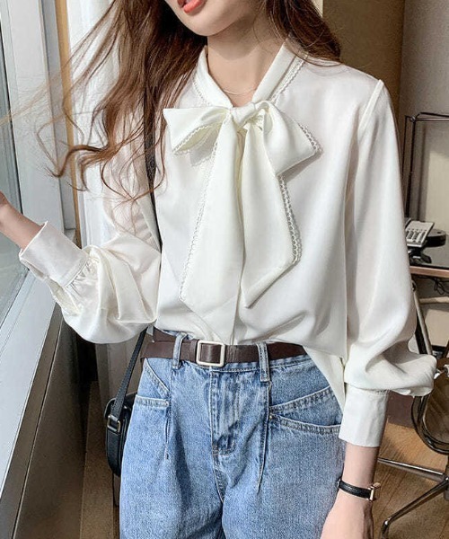LADY LIKE(レディライク)の「リボンタイとろみブラウス(シャツ/ブラウス・レディース・ホワイト/サックスブルー・M)」の3枚目の写真
