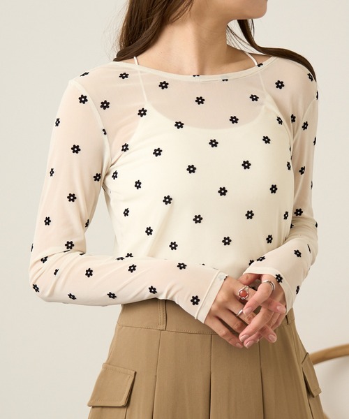 MAGASIN DE MODE Chou Chou（マガジンデモードシュシュ）の「【MAGASIN DE MODE Chou Chou】シアーフラワーフロッキープルオーバー インナー DTK※（Tシャツ/カットソー・レディース・グレー/アイボリー/ブラック・FREE）」の3枚目の写真