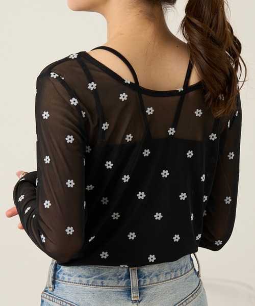 MAGASIN DE MODE Chou Chou（マガジンデモードシュシュ）の「【MAGASIN DE MODE Chou Chou】シアーフラワーフロッキープルオーバー インナー DTK※（Tシャツ/カットソー・レディース・グレー/アイボリー/ブラック・FREE）」の4枚目の写真