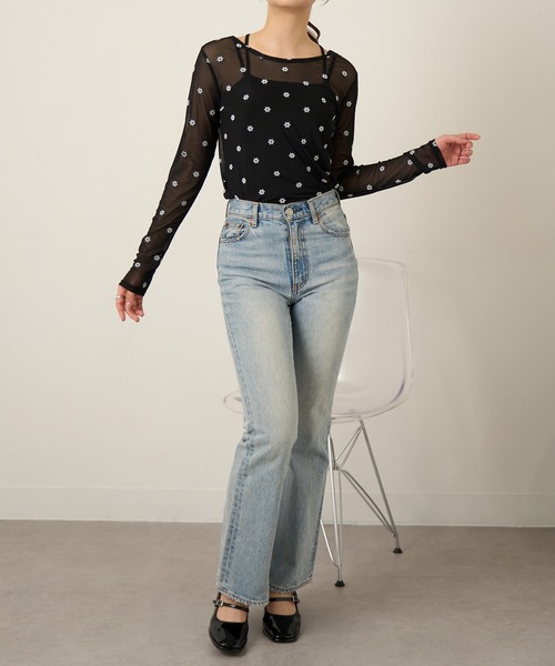 MAGASIN DE MODE Chou Chou（マガジンデモードシュシュ）の「【MAGASIN DE MODE Chou Chou】シアーフラワーフロッキープルオーバー インナー DTK※（Tシャツ/カットソー・レディース・グレー/アイボリー/ブラック・FREE）」の7枚目の写真