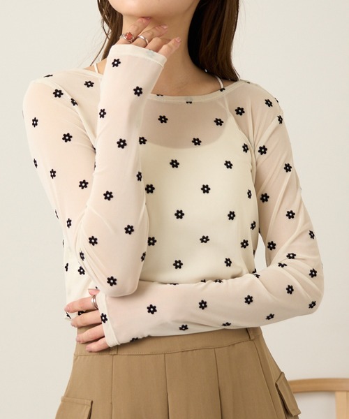 MAGASIN DE MODE Chou Chou（マガジンデモードシュシュ）の「【MAGASIN DE MODE Chou Chou】シアーフラワーフロッキープルオーバー インナー DTK※（Tシャツ/カットソー・レディース・グレー/アイボリー/ブラック・FREE）」の17枚目の写真