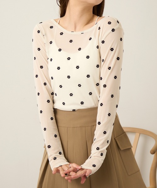 MAGASIN DE MODE Chou Chou（マガジンデモードシュシュ）の「【MAGASIN DE MODE Chou Chou】シアーフラワーフロッキープルオーバー インナー DTK※（Tシャツ/カットソー・レディース・グレー/アイボリー/ブラック・FREE）」の18枚目の写真