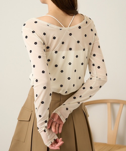 MAGASIN DE MODE Chou Chou（マガジンデモードシュシュ）の「【MAGASIN DE MODE Chou Chou】シアーフラワーフロッキープルオーバー インナー DTK※（Tシャツ/カットソー・レディース・グレー/アイボリー/ブラック・FREE）」の20枚目の写真