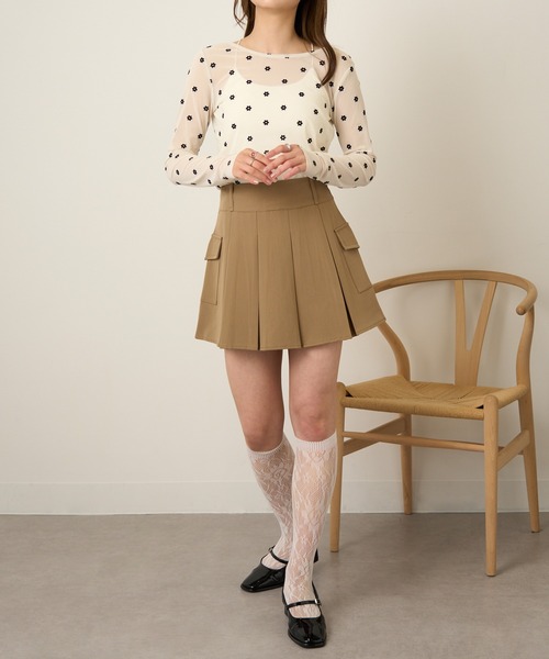 MAGASIN DE MODE Chou Chou（マガジンデモードシュシュ）の「【MAGASIN DE MODE Chou Chou】シアーフラワーフロッキープルオーバー インナー DTK※（Tシャツ/カットソー・レディース・グレー/アイボリー/ブラック・FREE）」の22枚目の写真