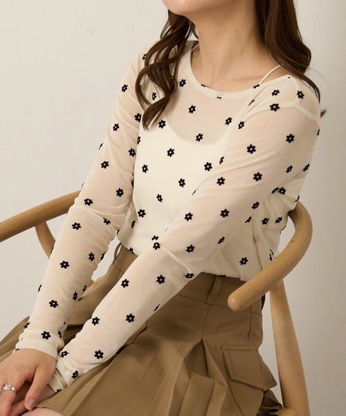 MAGASIN DE MODE Chou Chou（マガジンデモードシュシュ）の「【MAGASIN DE MODE Chou Chou】シアーフラワーフロッキープルオーバー インナー DTK※（Tシャツ/カットソー・レディース・グレー/アイボリー/ブラック・FREE）」の19枚目の写真
