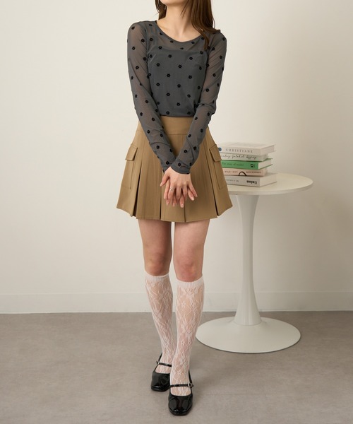MAGASIN DE MODE Chou Chou（マガジンデモードシュシュ）の「【MAGASIN DE MODE Chou Chou】シアーフラワーフロッキープルオーバー インナー DTK※（Tシャツ/カットソー・レディース・グレー/アイボリー/ブラック・FREE）」の14枚目の写真