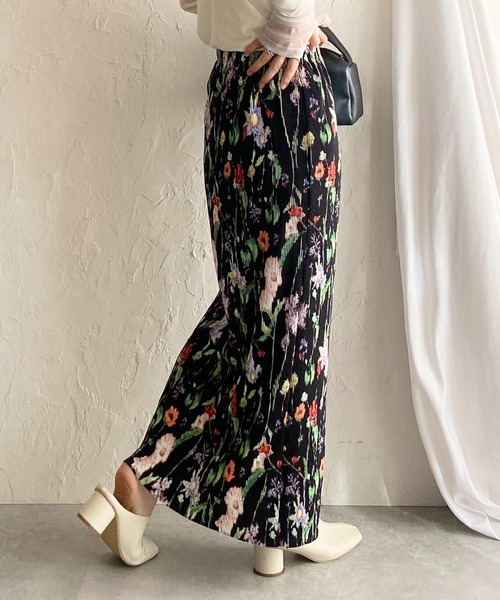 She's Closet(シーズクローゼット)の「【セルフカット】フラワープリント花柄ストレートIラインハイウエストタイトプリーツロングスカート(スカート・レディース・ブラック/オフホワイト・FREE)」の1枚目の写真