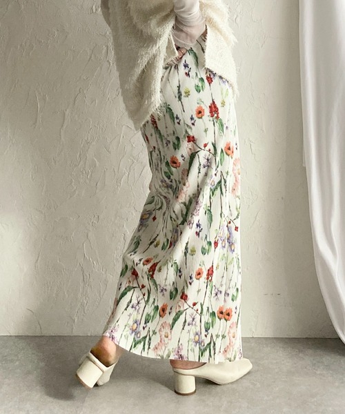 She's Closet(シーズクローゼット)の「【セルフカット】フラワープリント花柄ストレートIラインハイウエストタイトプリーツロングスカート(スカート・レディース・ブラック/オフホワイト・FREE)」の4枚目の写真
